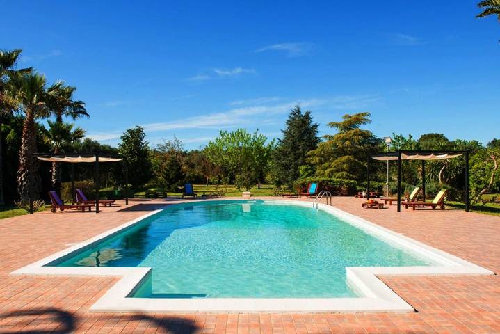Villa per 9 persone, con Terrazza e Giardino nonché Piscina e Panorama a Mesagne