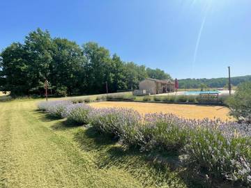 Gîte pour 3 personnes, avec jardin et piscine à Saint-Eutrope-de-Born