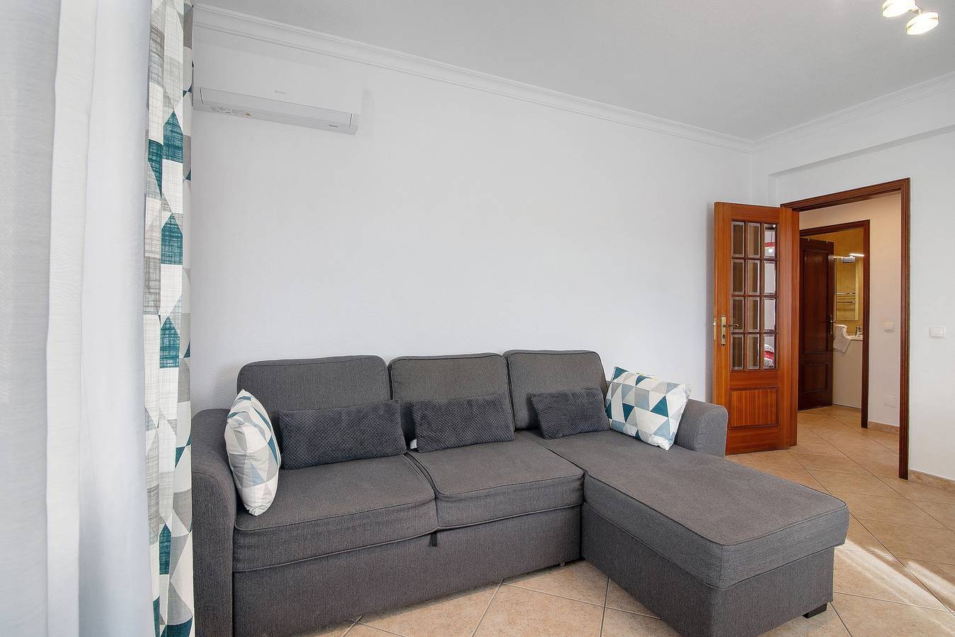 Appartement entier, Maison de vacances 'Monte Fino Beach' avec balcon, Wi-Fi et climatisation in District de Faro