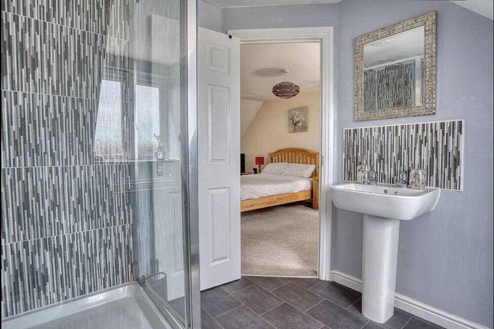 4 Bed Townhouse sleeps 7 in Priory Ward, Exeter