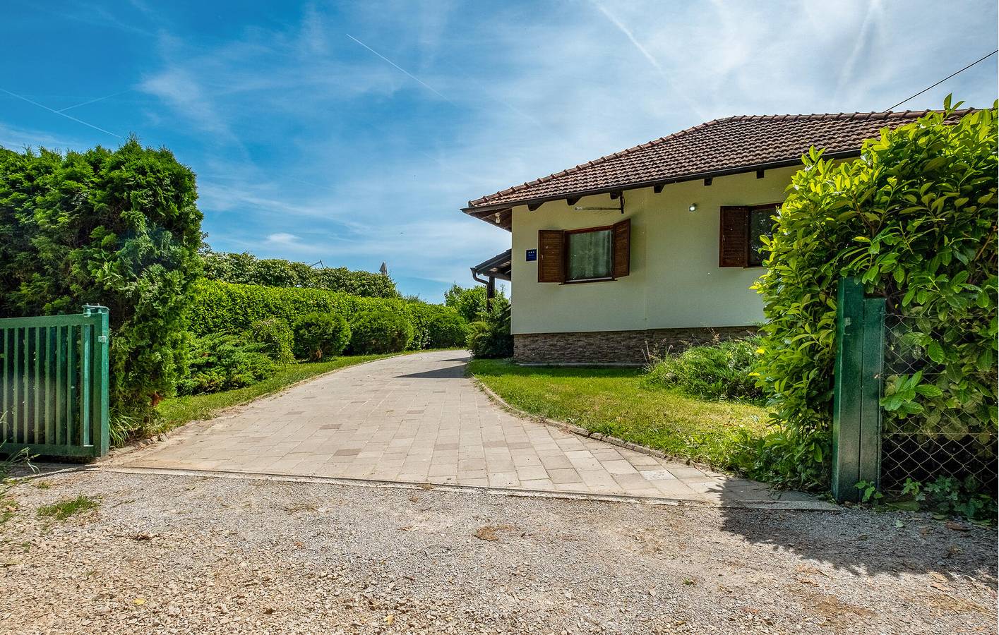 Modernes Apartment mit 2 Schlafzimmern, Pool und Terrasse in der Nähe des Flusses Kupa in Karlovac, Karlovac und Umgebung