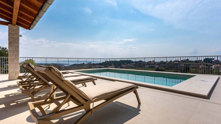 Villa pour 8 personnes, avec terrasse et jardin dans Rab