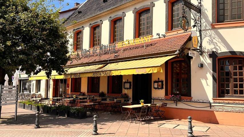Hôtel pour 2 personnes, avec terrasse ainsi que piscine et vue