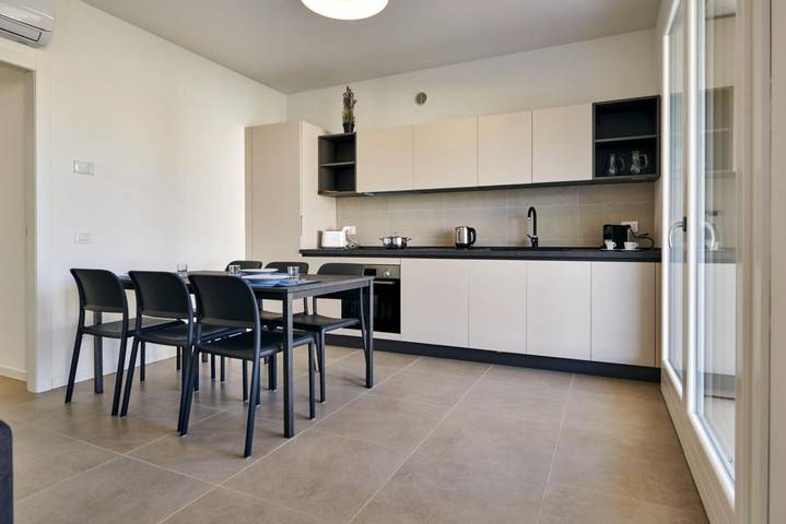 Ferienwohnung für 4 Personen, mit Balkon/Terrasse und Garten sowie Pool in Garda