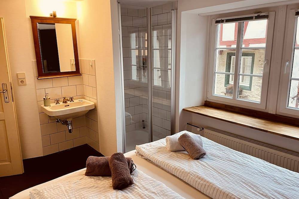 Sonniges Ferienhaus am Moselsteig mit Sauna und Jacuzzi in Burg (Mosel), Bernkastel-Kues & Umgebung
