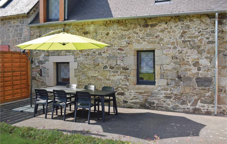 105qm Wohnung mit Parkplatz, TV, Garten & Internet in Saint-Alban, Côte de Goëlo