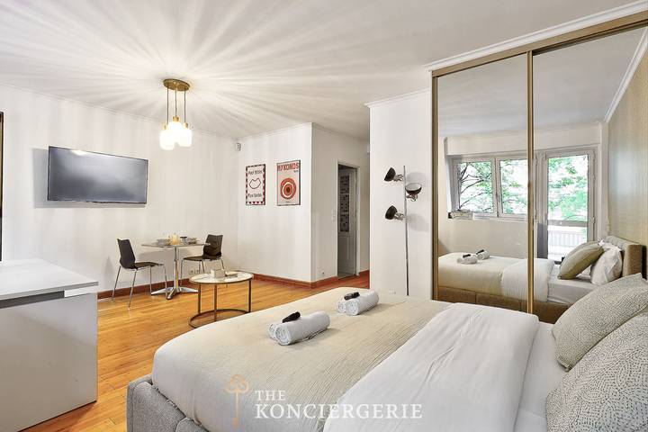 Appartement entier, Appartement de vacances pour 2 personnes avec jardin in Tour Eiffel, Paris