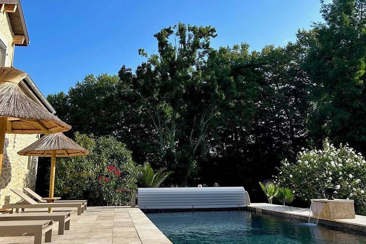 Gîte pour 2 personnes, avec Jacuzzi et Terrasse ainsi que Jardin et Piscine à Josse