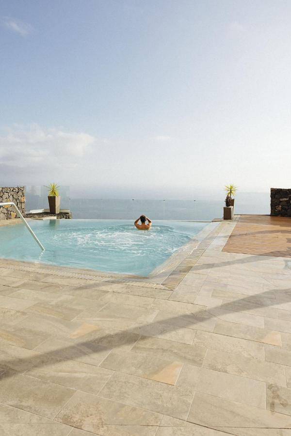 Apartahotel para 3 personas, con Balcón y Terraza además de Jardín y Piscina en La Palma