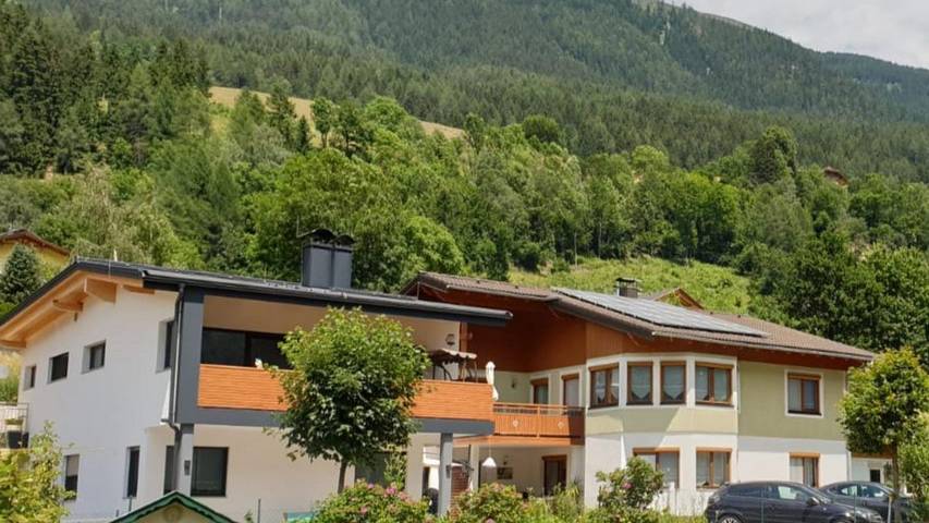 Ferienwohnung für 4 Personen, mit Ausblick und Garten sowie Terrasse in Flattach