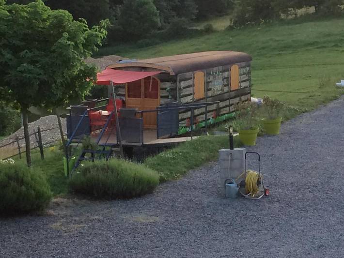 Chambre d’hôte pour 4 personnes, avec vue ainsi que jardin et vue sur le lac dans Rhône - 3