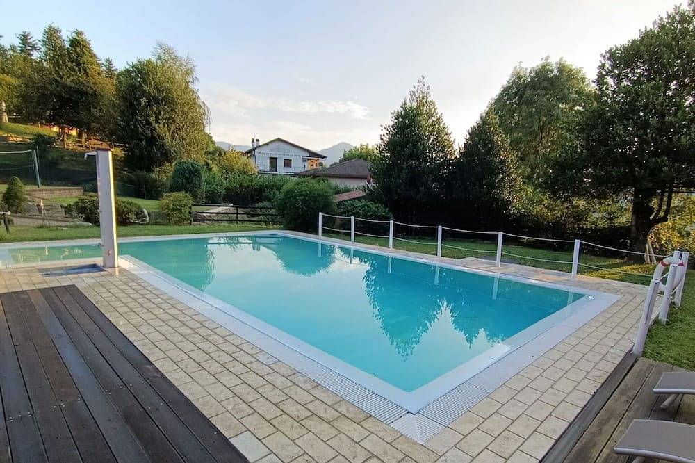 Apartamento entero, Bonito apartamento para 2 personas con piscina, Wifi, Tv y terraza in Luino, Comune di Luino