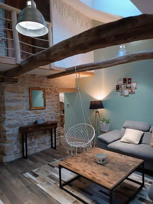 Gîte pour 5 personnes, avec jardin et vue dans La Charme