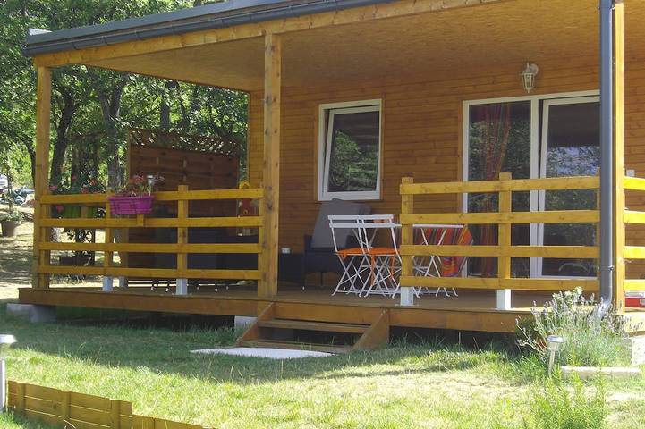 Gîte pour 2 personnes, avec Terrasse ainsi que Jardin et Piscine à Montolieu