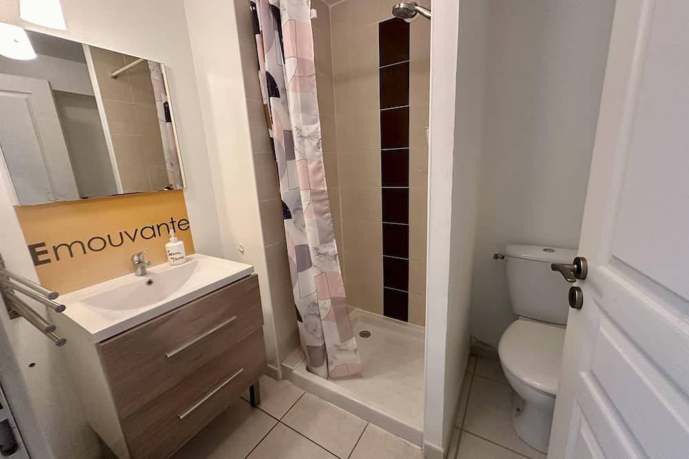 Apartamento entero, 7 - Le P'tit Roupillon-Apartamento-Vista al Jardín-Baño privado con ducha in Pont-Saint-Esprit, Region de Nimes