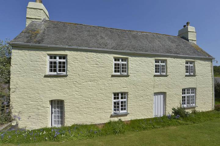 Vacation rental for 12 people, with yard, with pets in St. John