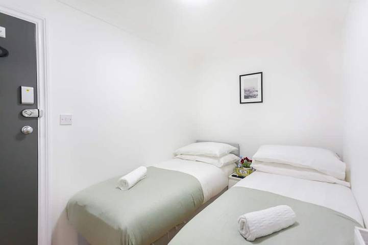 Bed and breakfast for 2 people in London