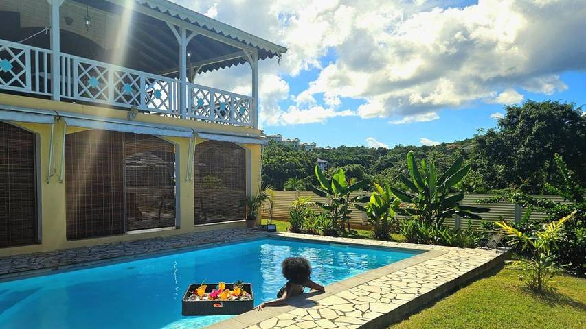 Apartamento de vacaciones para 8 personas, con piscina además de vistas y jardín - 1