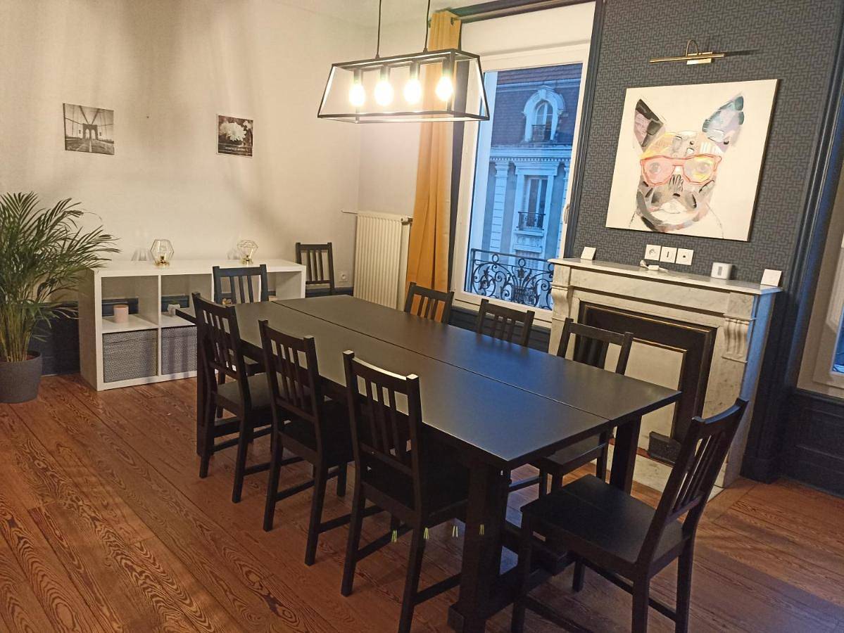 Appartement entier, Le Sunshine, 5 chambres, wifi et parking inclus in Le Coteau, Région de Roanne