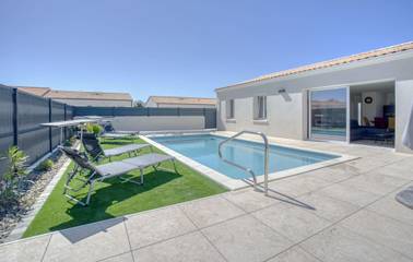 Gîte pour 6 personnes, avec jardin ainsi que piscine et terrasse à Semussac
