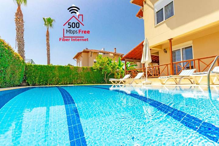 Villa für 9 Personen, mit Whirlpool und Garten sowie Pool in Belek
