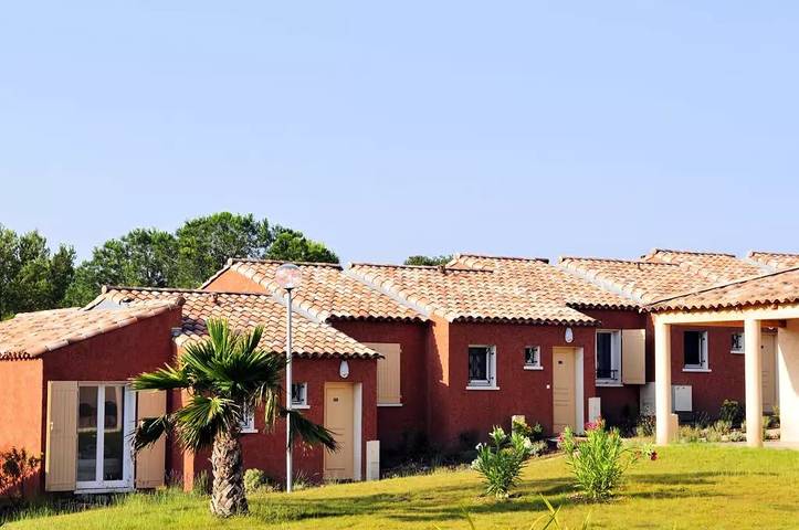 Location de vacances pour 6 personnes, avec Terrasse ainsi que Piscine et Sauna à Puget-sur-Argens