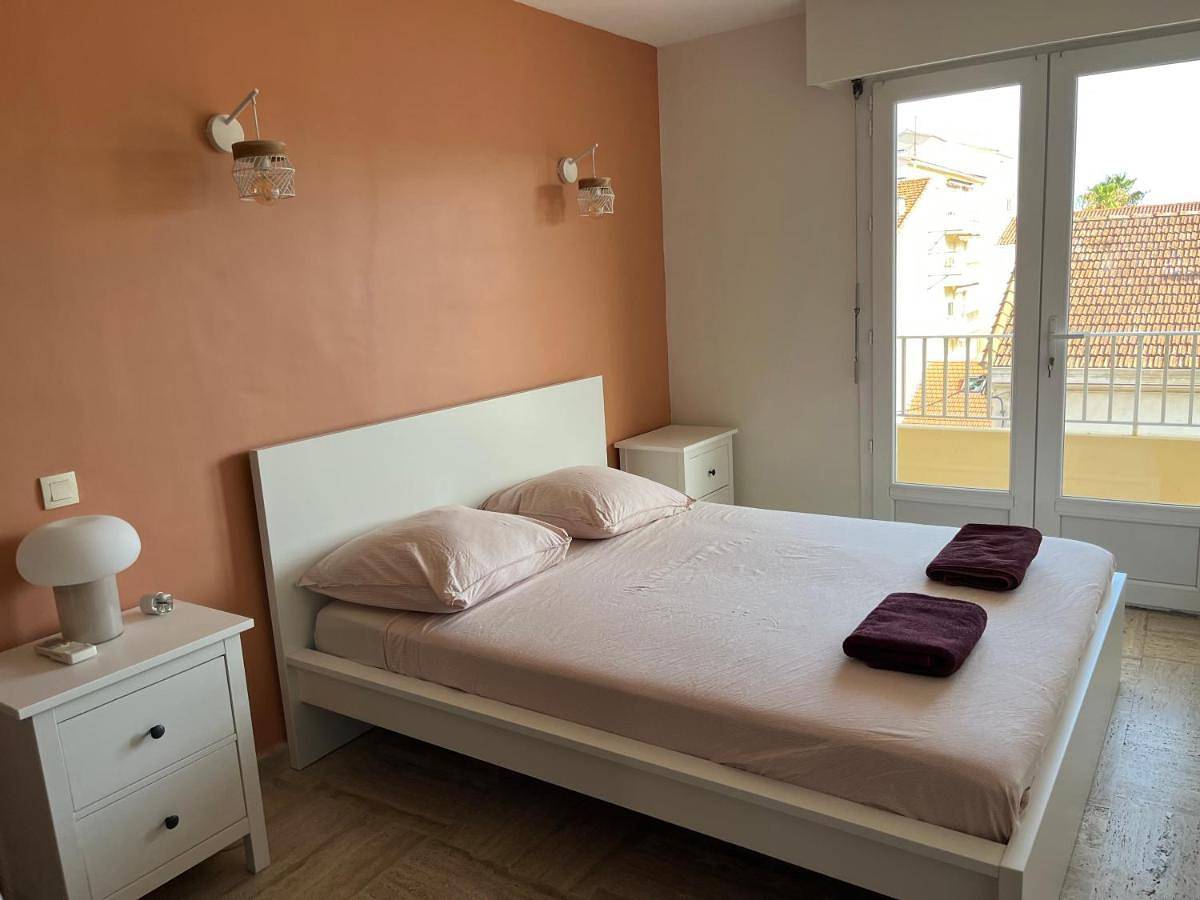 Appartement entier, Hyères Grand Appartement 3 chambres Balcon centre ville Wifi in Hyeres, Parc national de Port-Cros