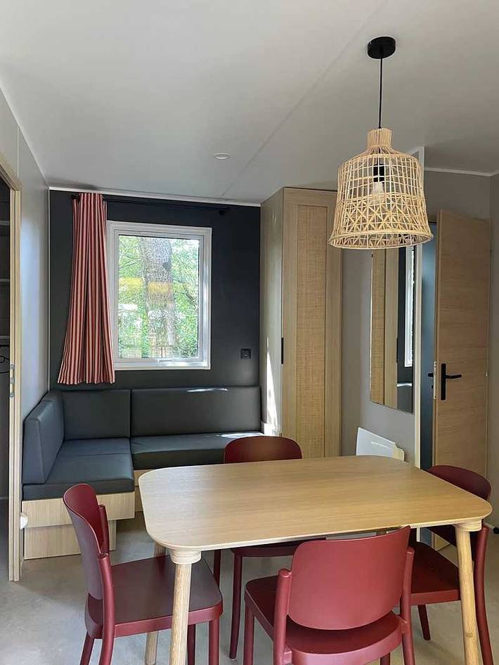 Mobil home pour 4 personnes, avec jacuzzi ainsi que bassin pour enfant et sauna à Apremont - 3