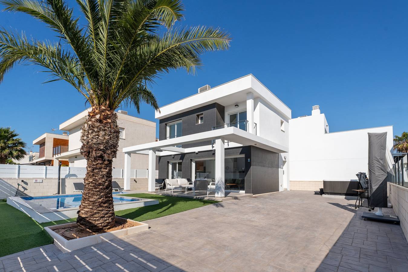 Villa 'Casa Bos Palm Tree  with Pool' with Private Pool, Wi-Fi and Air Conditioning in Santa Pola, Costa Blanca