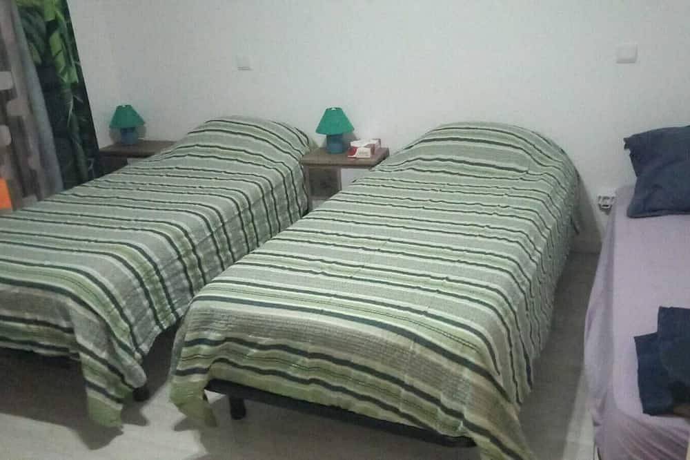 Olhao neues, helles, modernes, gut ausgestattetes Haus mit Terrasse und Solarium in Quelfes, Parque Natural da Ria Formosa