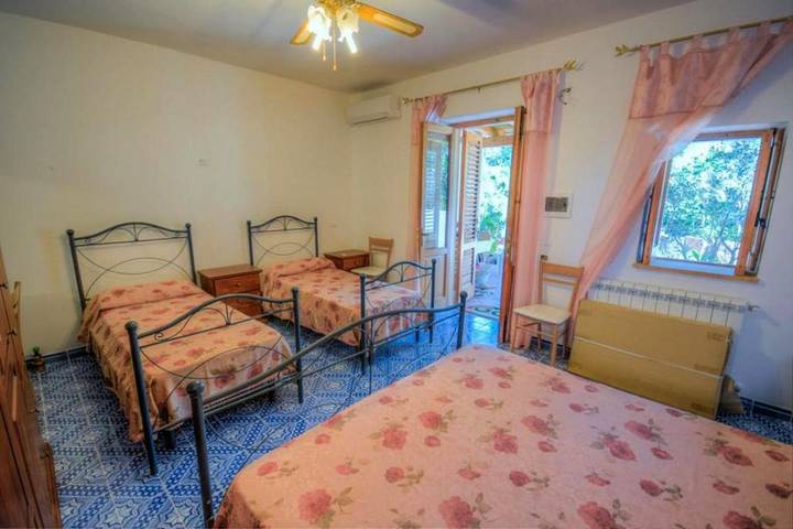 Privatzimmer für 2 Personen, mit Terrasse und Garten sowie Ausblick