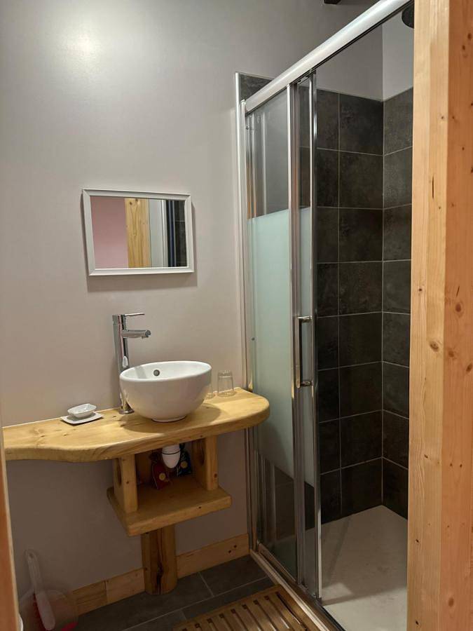 Chambre d’hôte pour 2 personnes, avec Terrasse ainsi que Piscine et Vue dans Drôme provençale - 2
