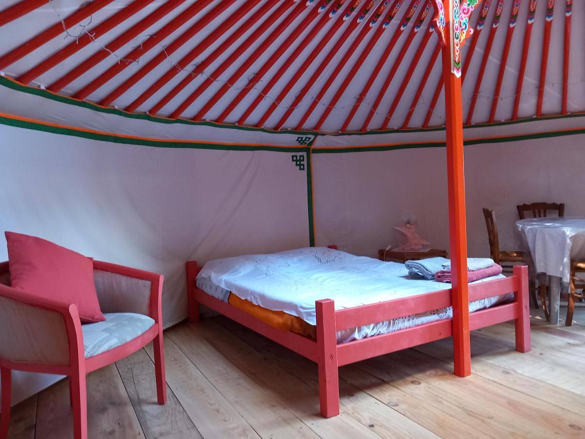 Yourte en pleine nature in Dampierre, Jura