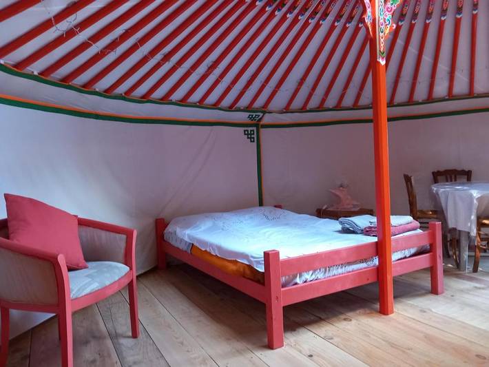 Tente pour 4 personnes, avec vue et jardin dans le Jura - 4