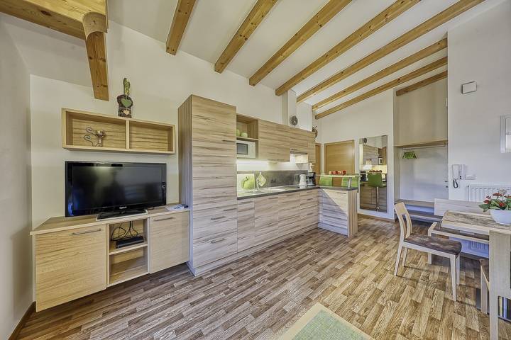 Appartamento intero, Appartamento "Feldhof Apfeloase" con piscina di acqua salata, prato panoramico e balcone in Caines, Val Passiria