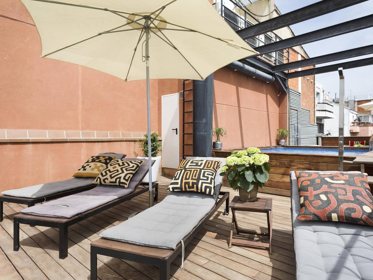 Geheel vakantieappartement, Vakantieappartement voor 8 personen met balkon in Barcelona Centre, Barcelona