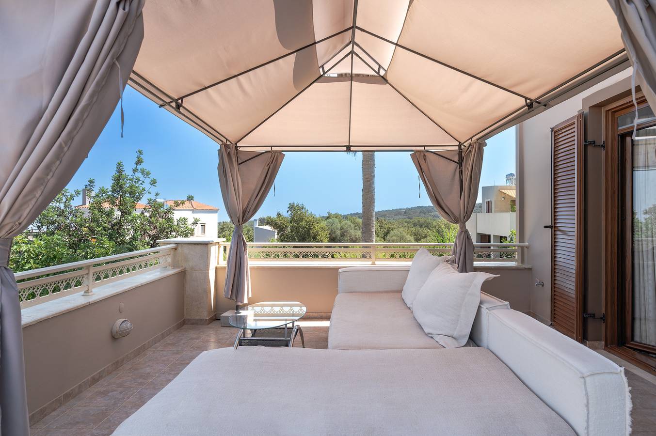 Iris Villa in Prines, Nikiforos Fokas