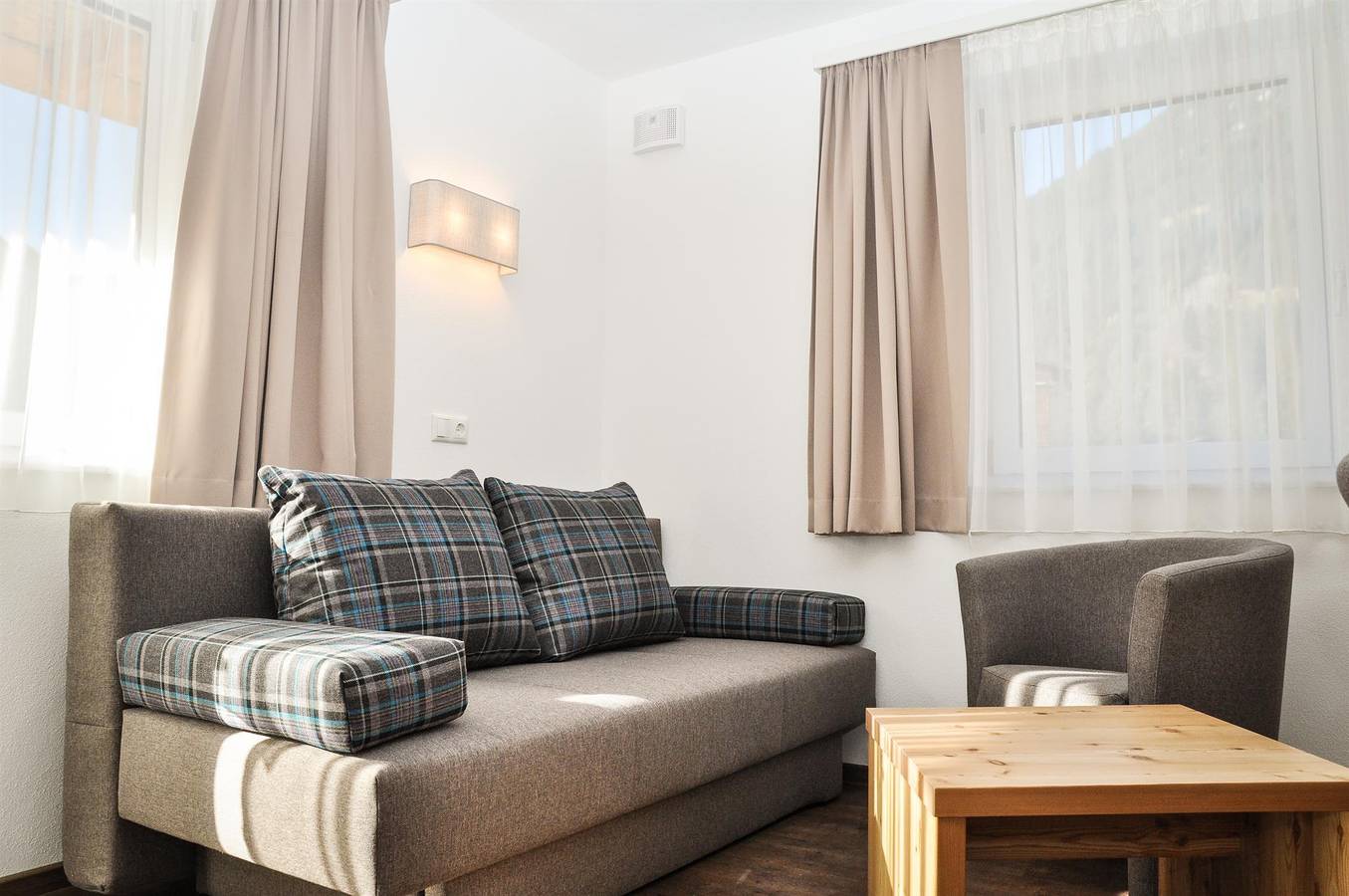 Ganze Ferienwohnung, Talauf in Lechtaler Alpen, Steeg