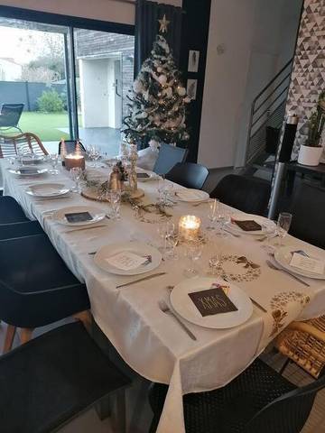 Cottage pour 12 personnes, avec piscine et jardin à Aiffres