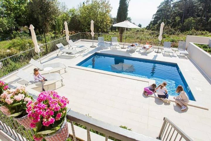 Ferienwohnung für 2 Personen, mit Pool und Balkon sowie Whirlpool und Sauna, kinderfreundlich in Cavtat