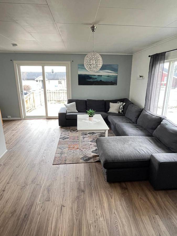Ferienwohnung für 6 Personen, mit Balkon und Terrasse sowie Garten in Leknes - 2