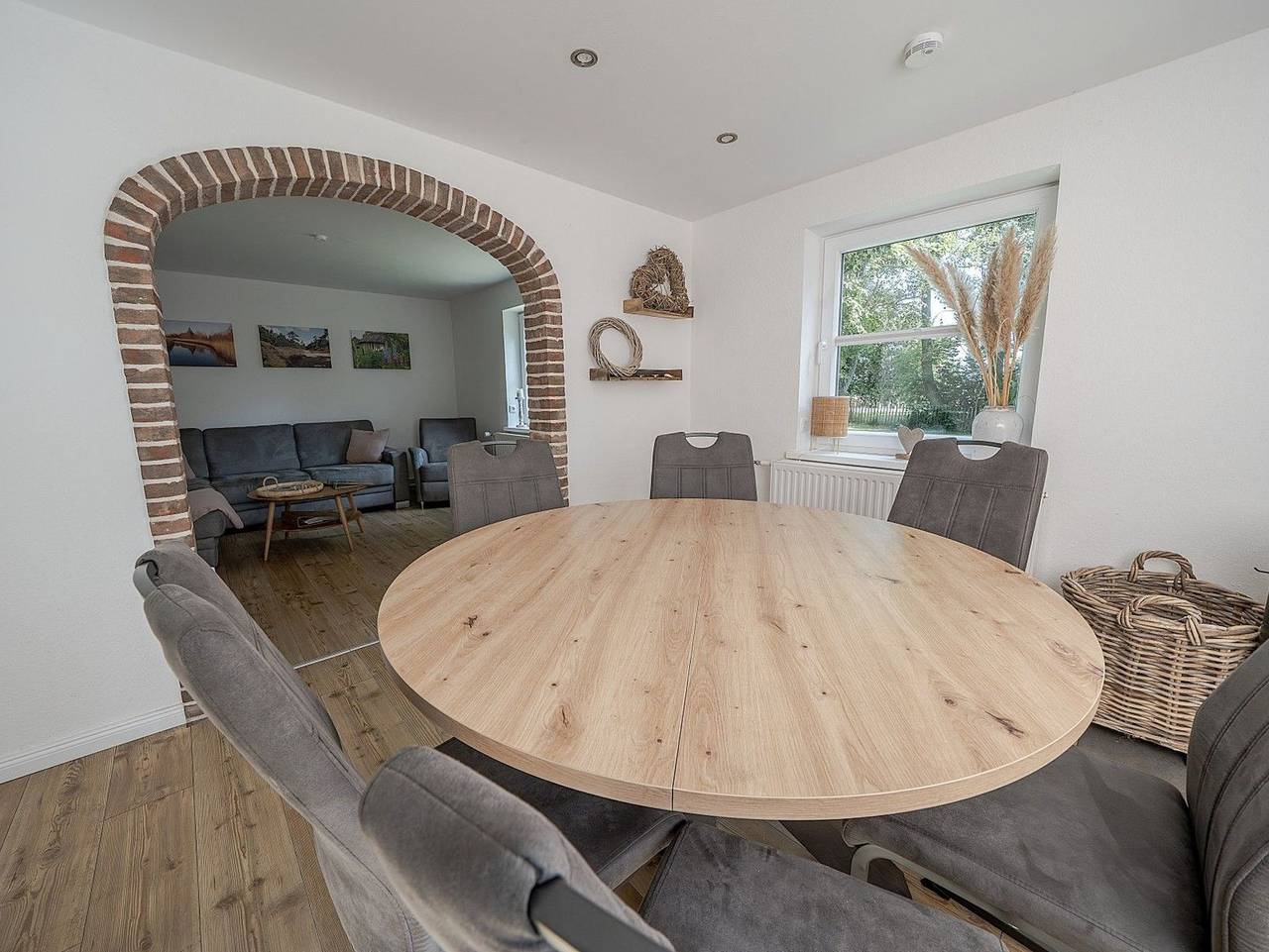 Großzügiges Ferienhaus mit großem Garten in Alleinlage - Großzügiges Ferienhaus in Alleinlage (Ht in Niebüll, Nordseeküste