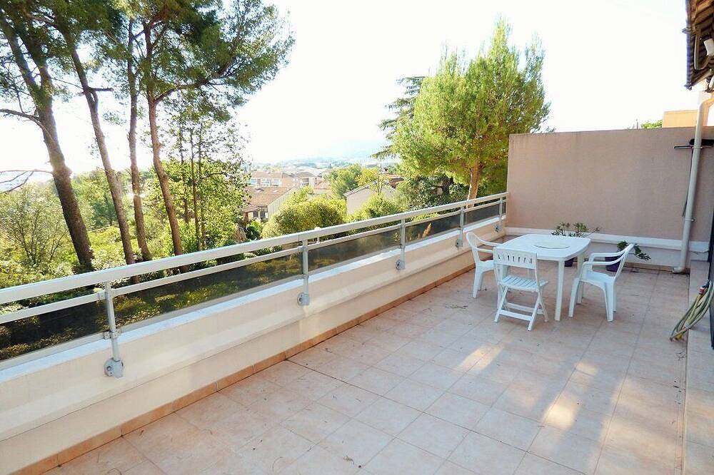 Appartement entier, Grande terrasse avec vue mer ! Parking privatif. in La Seyne-sur-Mer, Région de Toulon