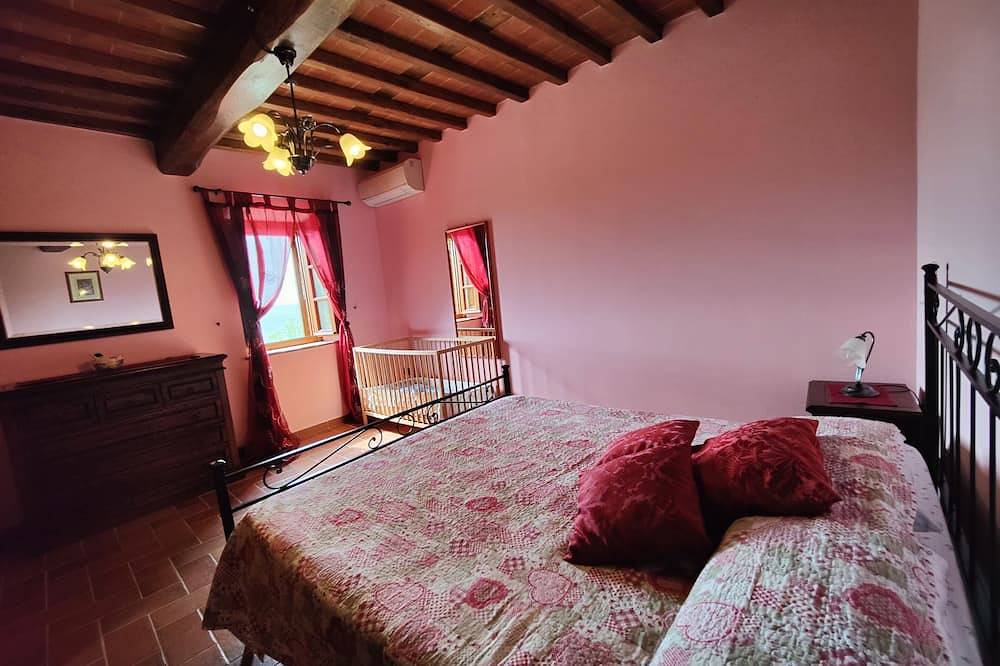 Detached house in nature suitable for families (2 double bedrooms) and dogs in Camaiore, Costa de la Maremma
