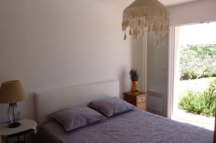 Provence, Villa mit Pool, auf dem Lavendelplateau, sonnig in Valensole, Alpes-de-Haute-Provence
