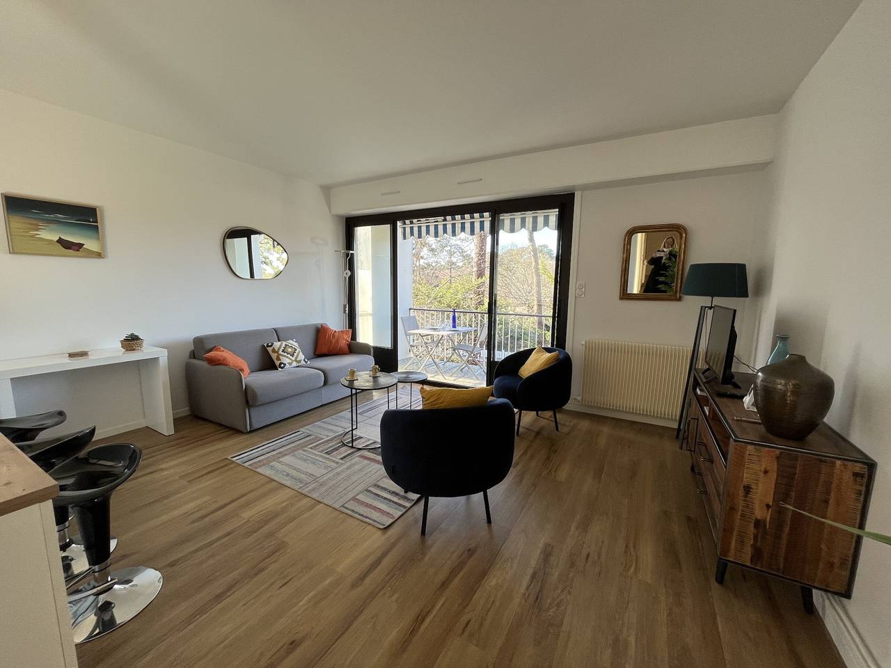 Entire apartment, Charming Apartment in Arcachon with Balcony, Private Parking & Nearby Attractions in Arcachon, Arcachon region