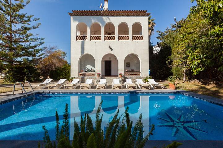 Chalet para 19 personas, con balcón y jardín en Maresme - 2