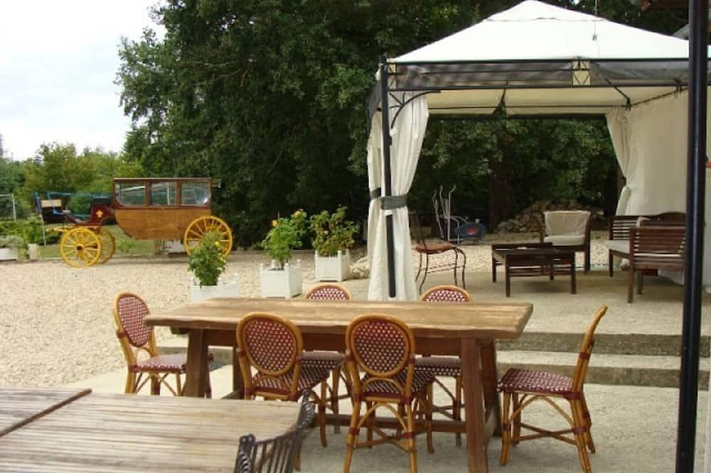 Gîte anniversaires et fêtes à 1 heures de Paris 31 couchages+salle 70 personnes in Courtenay, Région de Montargis