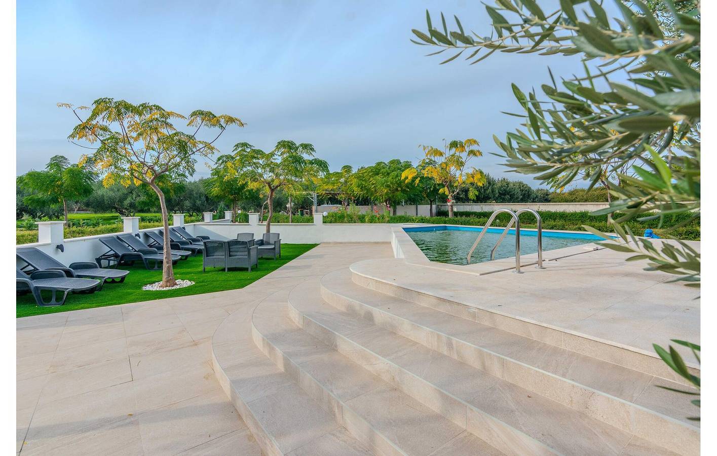 Entire holiday apartment, Cozy 1-Bedroom Apartment with Pool & Kitchen, 900m to Beach in Nin, Zadar