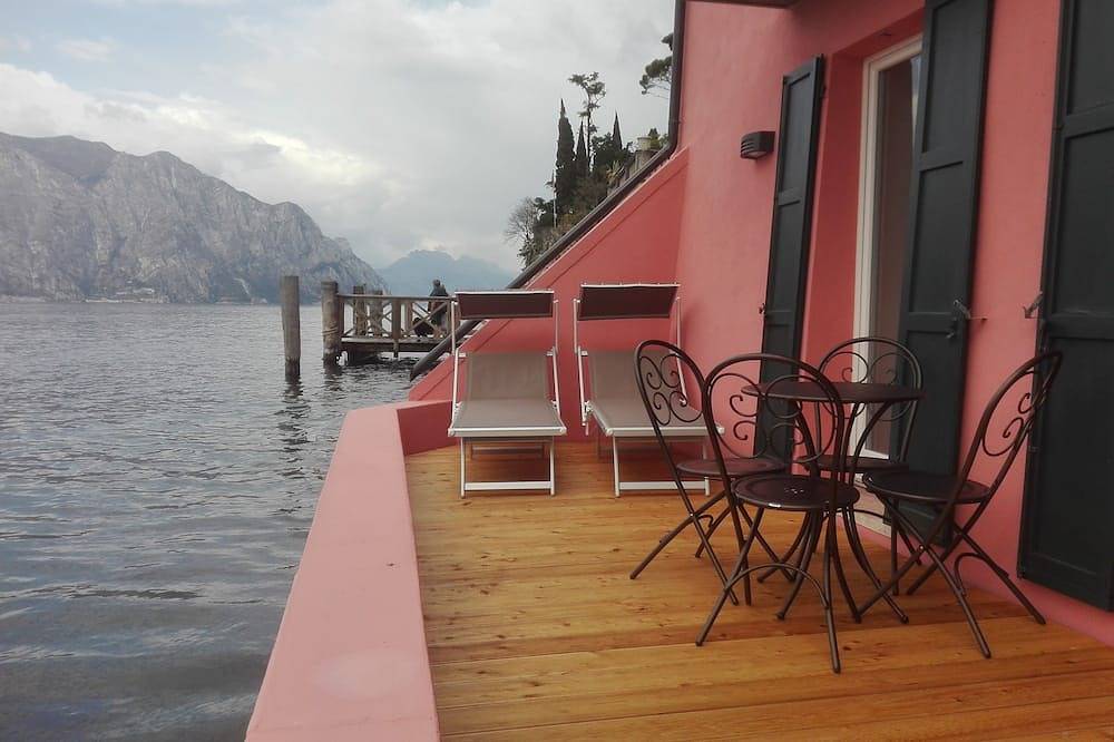 Entire apartment, Lakeside apartment located in historic center with wonderful views in Malcesine, Garda Mountains